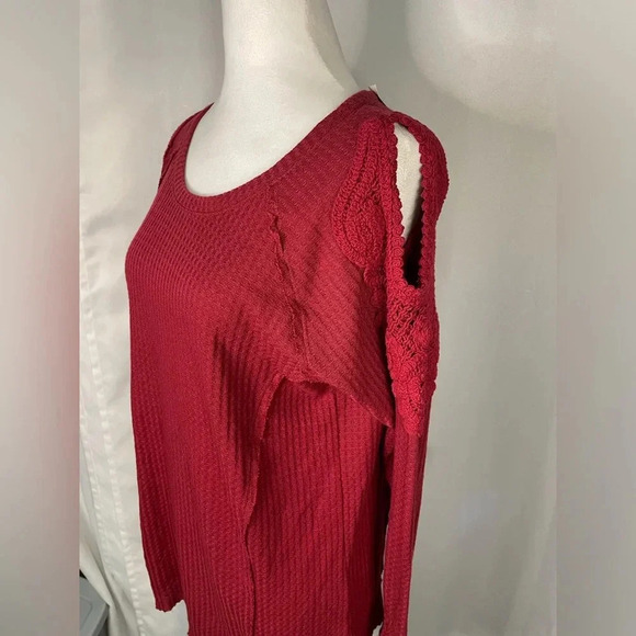 EST. 1946 long sleeve cold shoulder shirt‎ - Picture 2 of 5